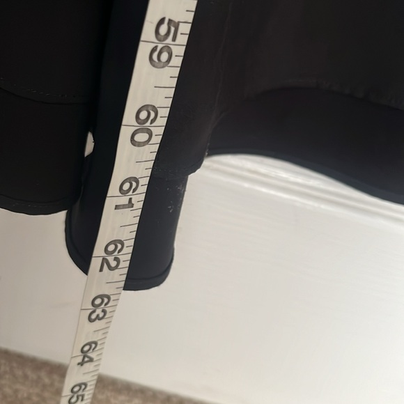 Vince Camuto sleeveless open back crepe drama ruffle black gown size 14 - Picture 9 of 10